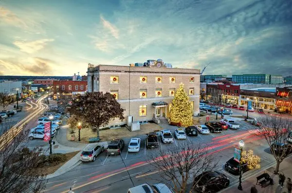 Photo of the Courthouse Theater with lit up, 40-foot Christmas Tree.